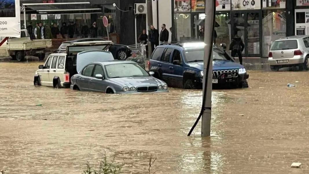 Kosova sular altında: OHAL ilan edilecek