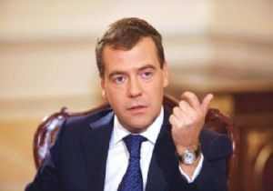 Medvedev, Kıbrıs Rum Kesimine Gidecek  