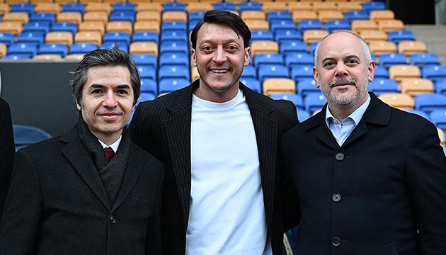 Mesut Özil, İngiltere de iftara katıldı