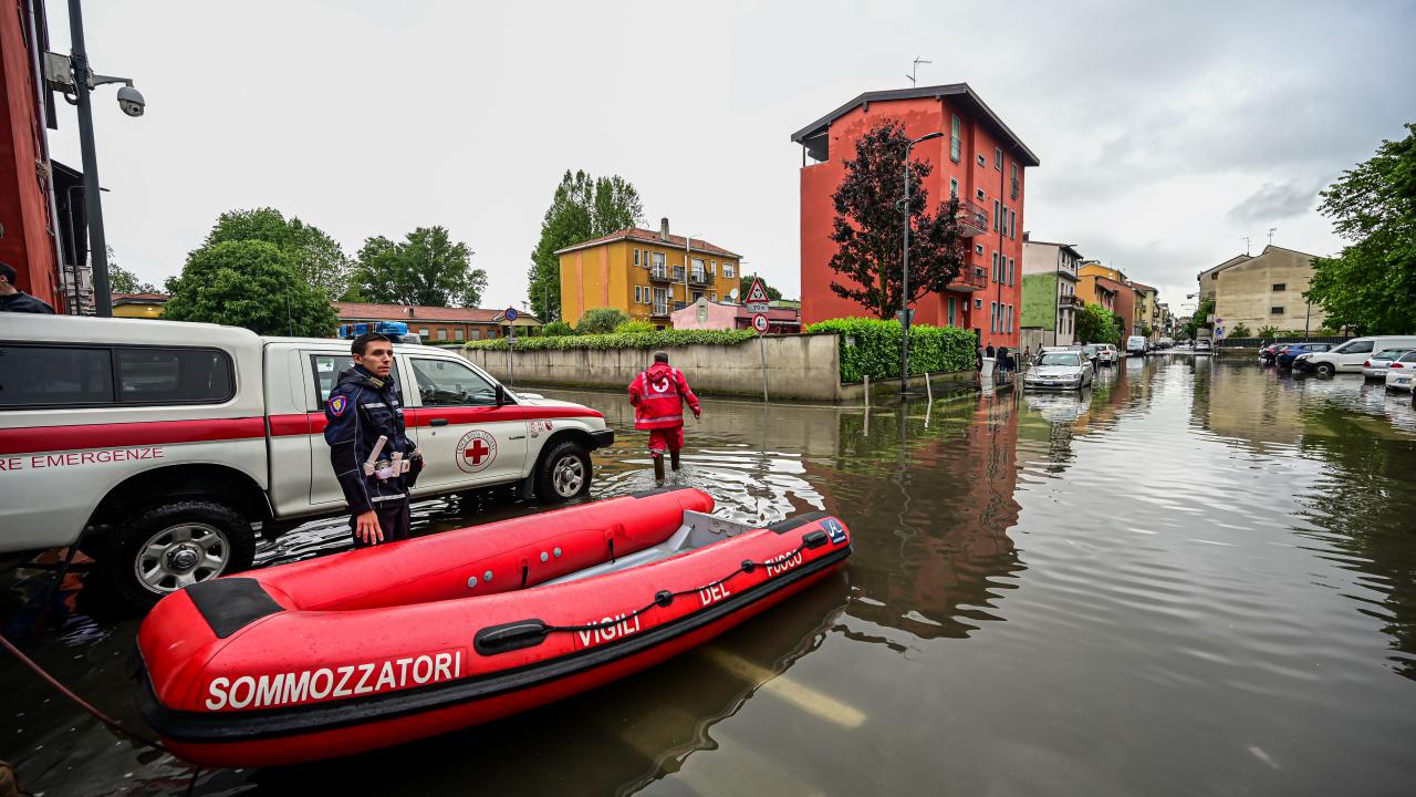 İtalya nın Milano kentinde aşırı yağışlar nedeniyle su baskınları yaşandı