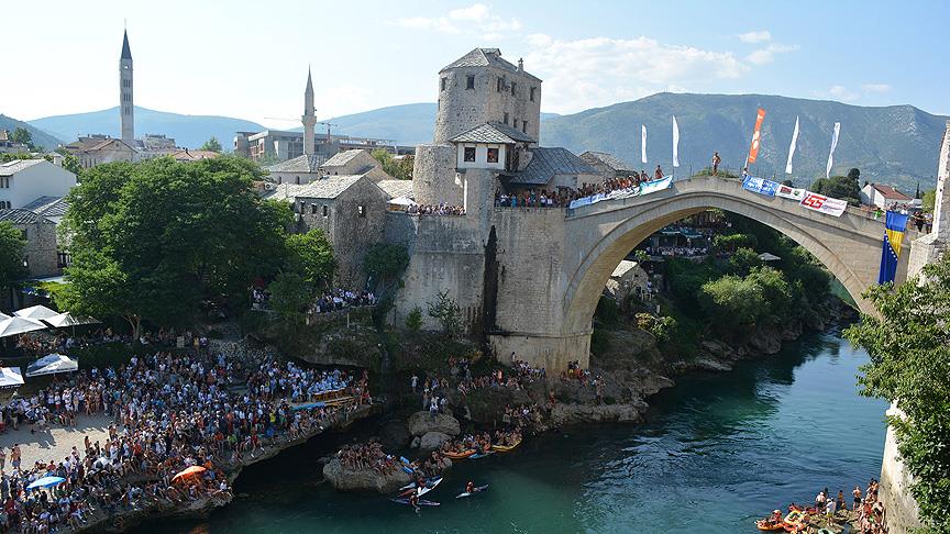 Mostar Köprüsü nde...