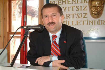 VALİ KENDİNİ KRAL SANDI