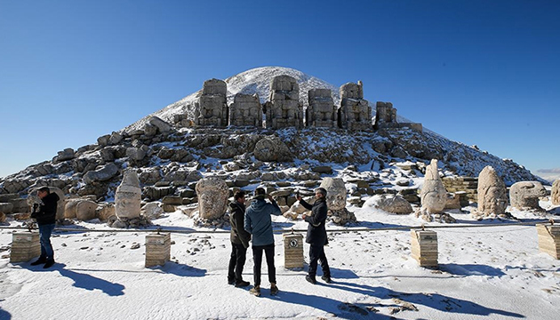 Nemrut Dağı na ziyaretçi akını