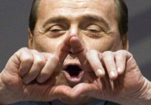 Berlusconi den Kadınlara: Zengin Koca Bulun! 