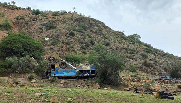 Otobüs uçuruma yuvarlandı: Çok sayıda ölü var