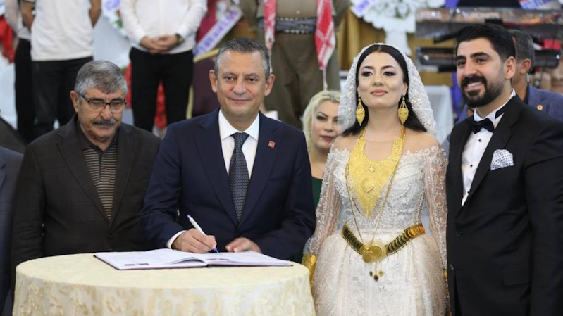 Özgür Özel Mardin de nikah şahidi oldu