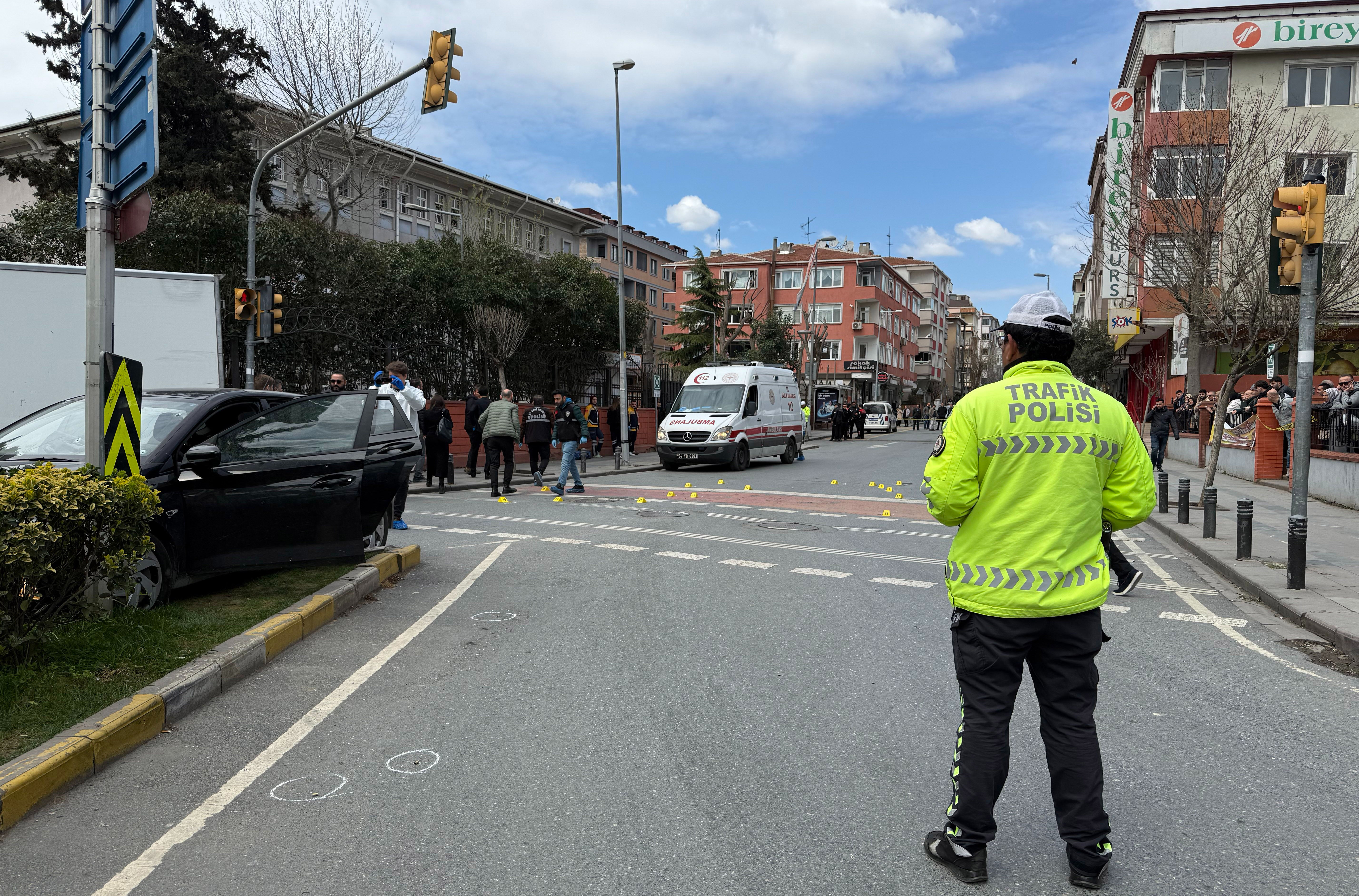 İstanbul da otomobile silahlı saldırı