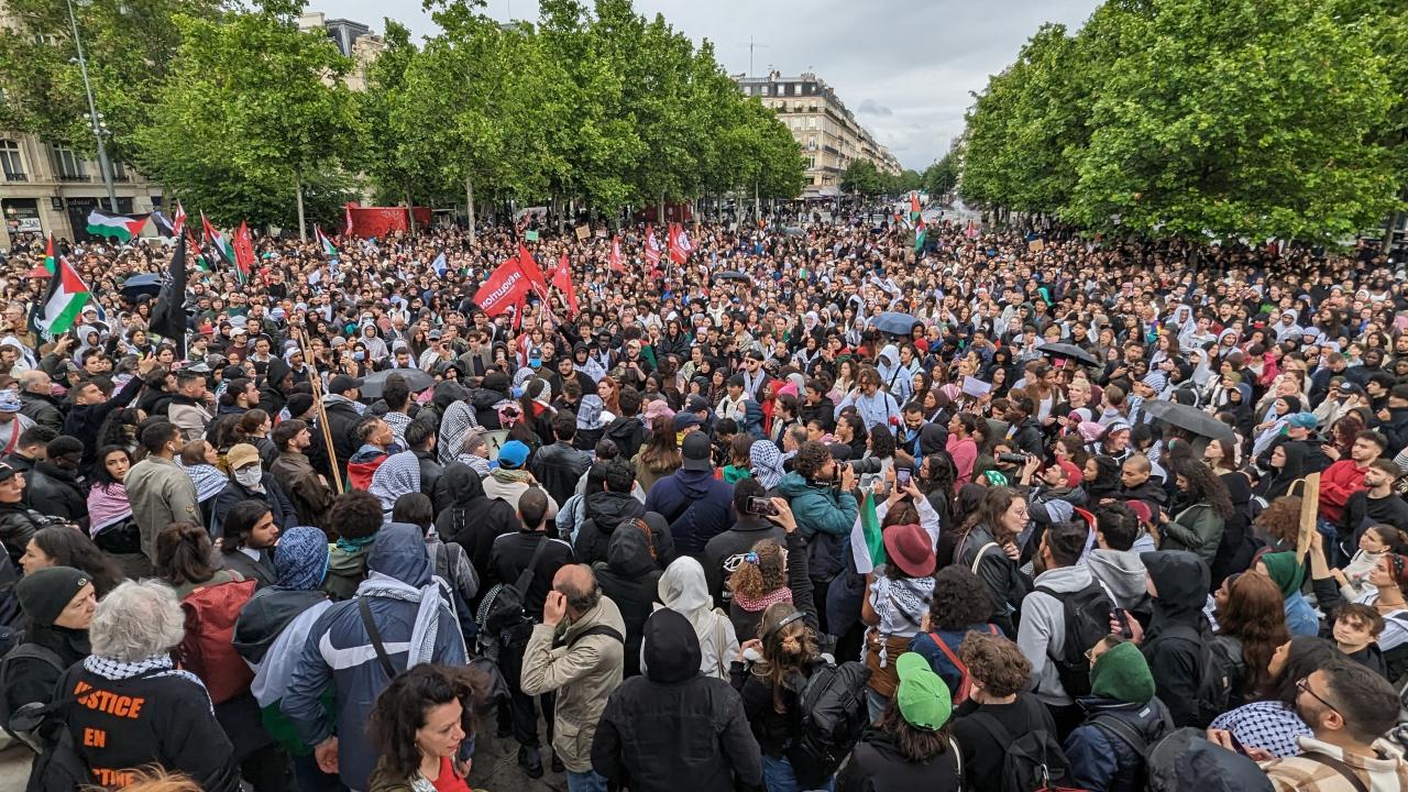 Paris te Filistinlilerle dayanışma gösterisi düzenlendi