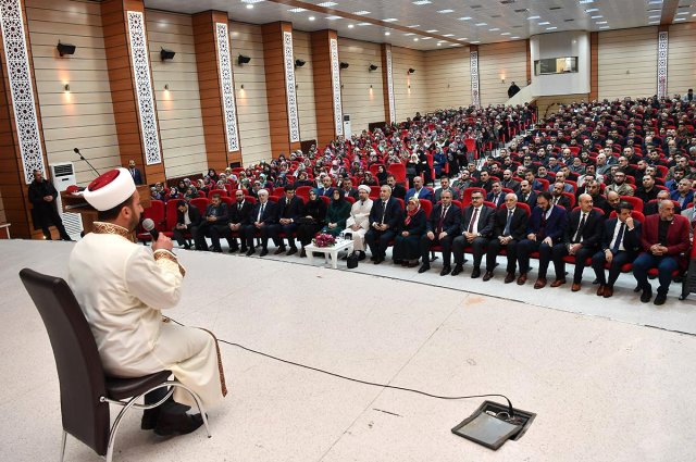 Diyanet toplantısında protokol düzenine eleştiri