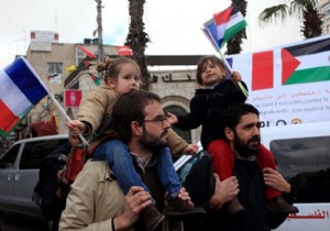 Paris teki saldırılara dünyadan tepkiler sürüyor!