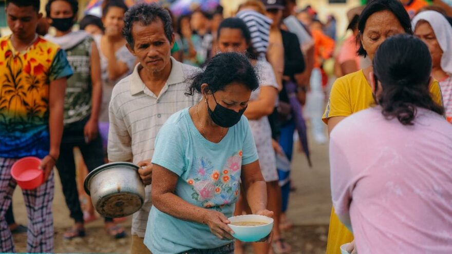 Filipinler Rai Tayfunu na teslim oldu: 405 ölü