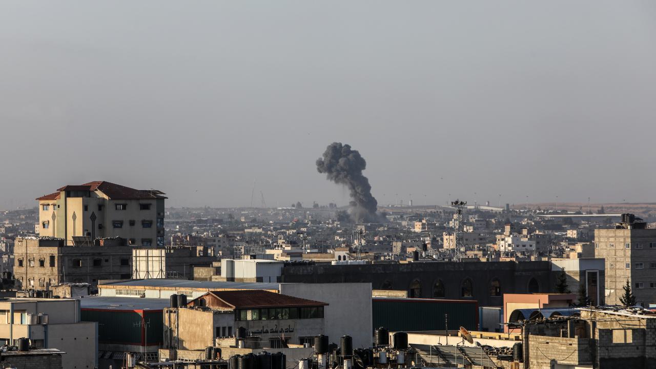 İsrail in Refah kentinde sivillerin olduğu bir noktaya düzenlediği saldırıda 11 kişi öldü