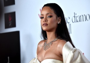 Rihanna konserinde çok fena ağladı