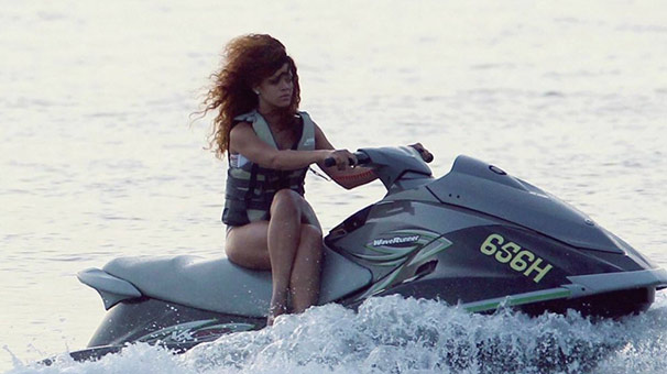 Rihanna nın jetskiyle imtihanı...