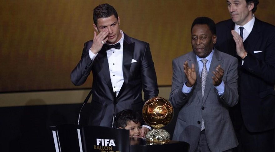 Ronaldo ödülünü neden sattı?
