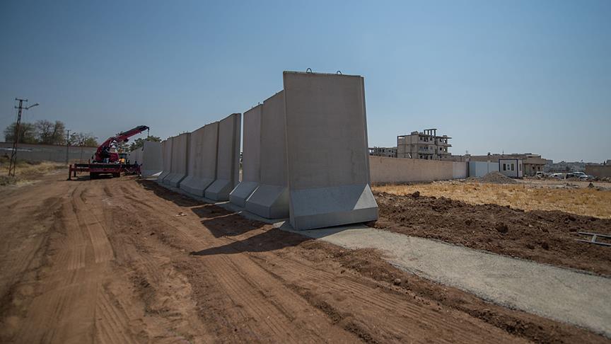 330 kilometre beton duvar örüldü