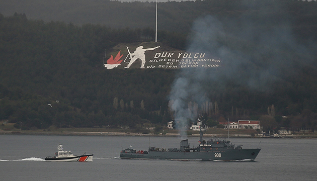 Rus donanma gemileri Çanakkale Boğazı ndan geçti