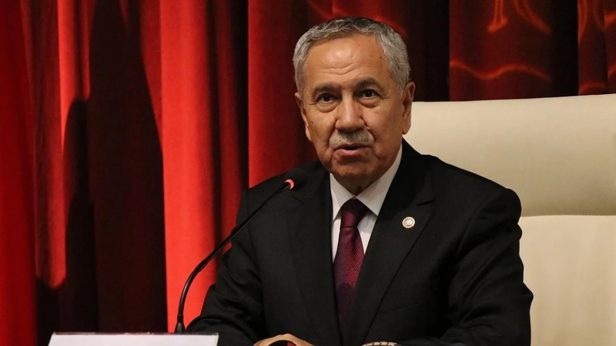 Bülent Arınç başkanlık sistemini eleştirdi