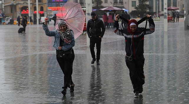 İstanbul da o ilçeler güne yağmurla başladı