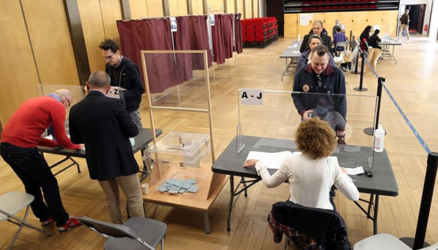 Fransa daki erken seçimde oy verme işlemi başladı