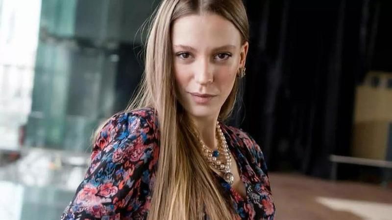 Serenay Sarıkaya nın rahatlığı!