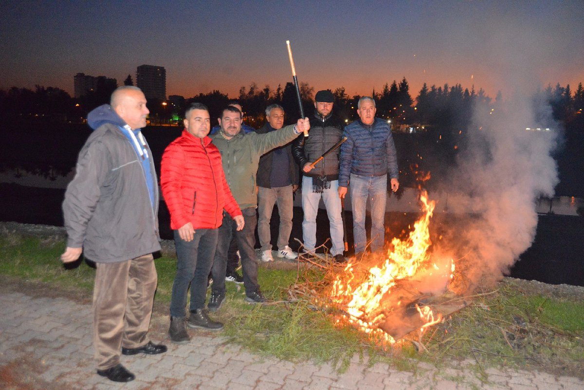 Sopalı ‘korkuluk’ nöbeti! İsyan ettiler