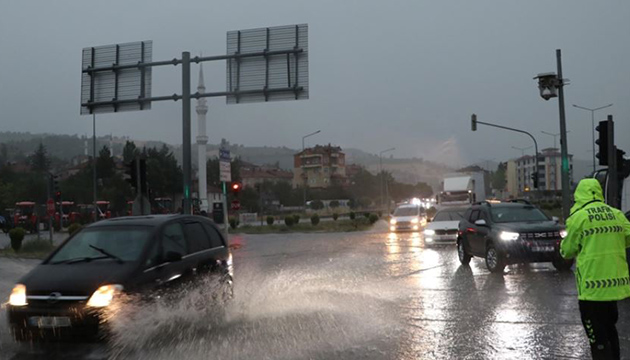 Meteoroloji den kuvvetli yağış uyarısı