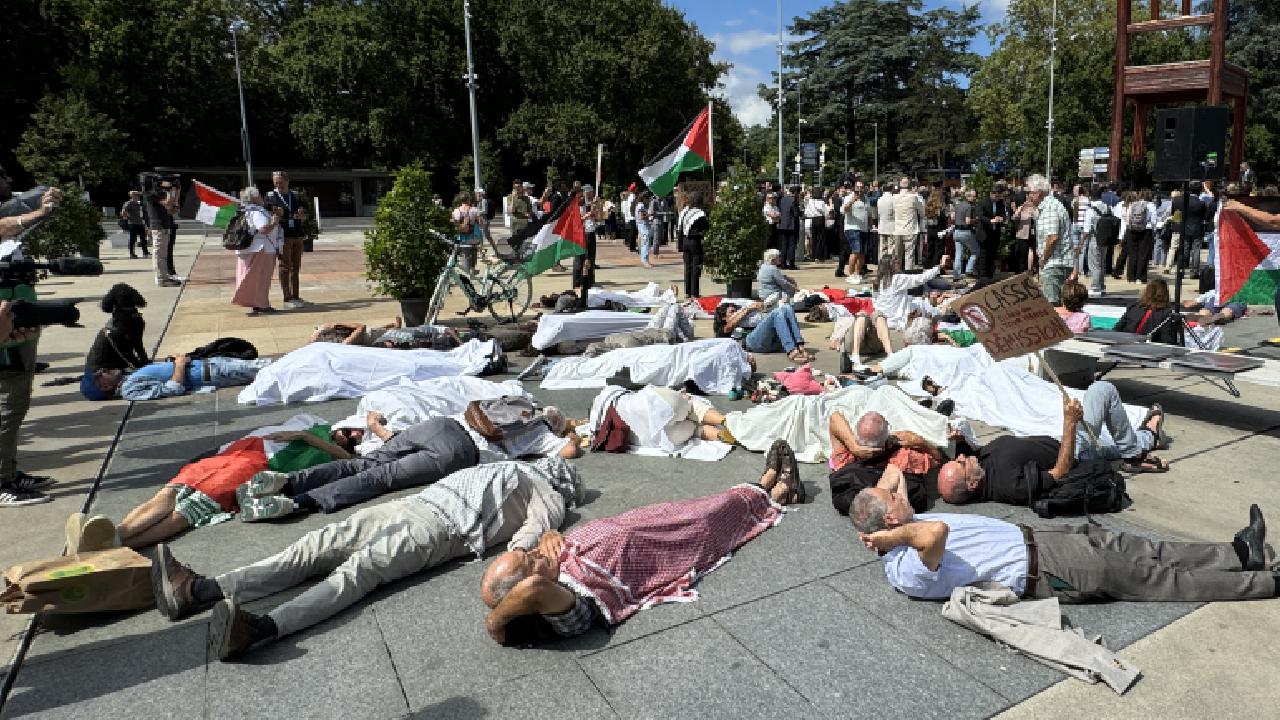 İsviçre Dışişleri Bakanı,  İsrail i destekleyen tutumu  sebebiyle protesto edildi