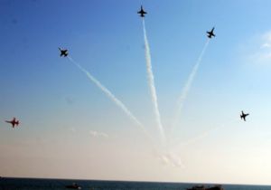 Air-Showda Uçağın Kanadı Havada Koptu