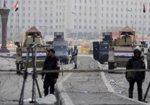 Kahire deki Tahrir Meydanı trafiğe kapatıldı!