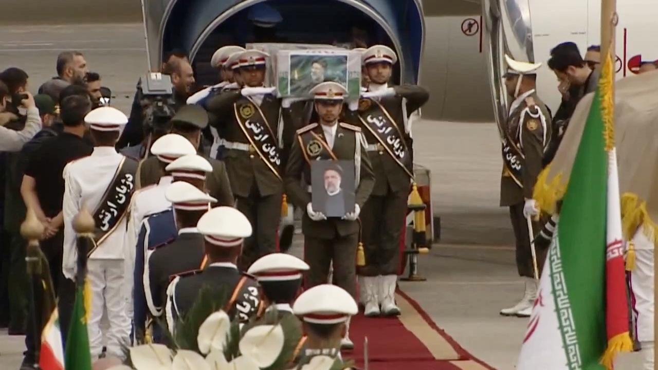 Reisi için Tahran da cenaze töreni