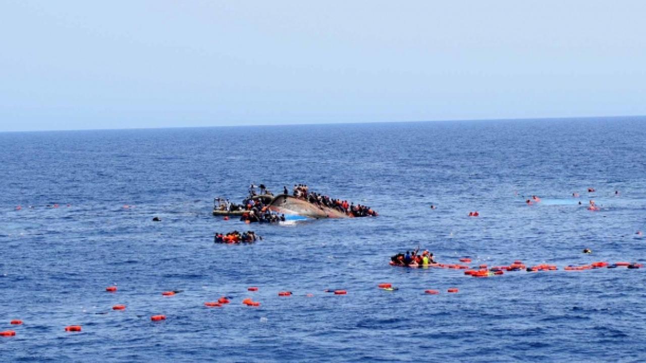 Akdeniz de göçmen teknesinin batması sonucu 9 kişi öldü