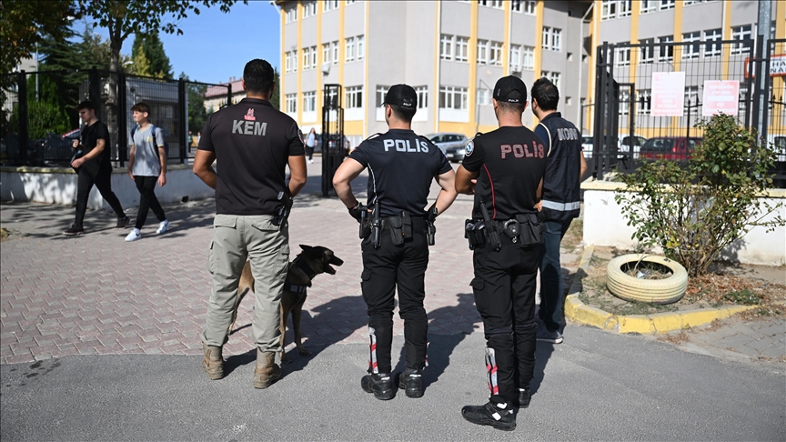 İstanbul da okulların çevresinde yapılan polis denetimlerinin sonucu açıklandı