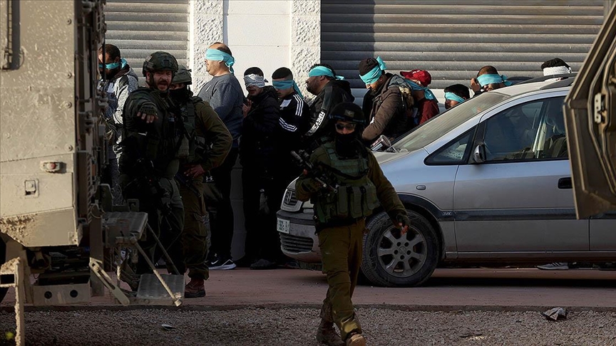 İsrail güçleri,15 Filistinliyi daha gözaltına aldı!
