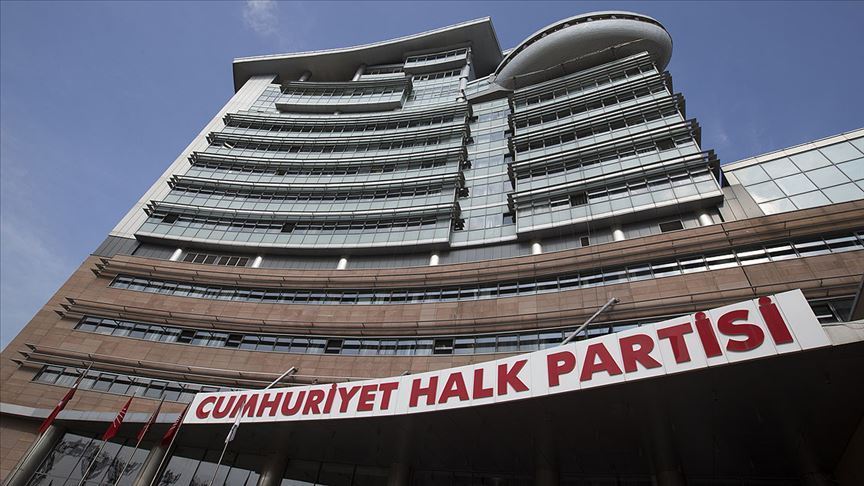 CHP de 2 belediye başkanı istifa etti