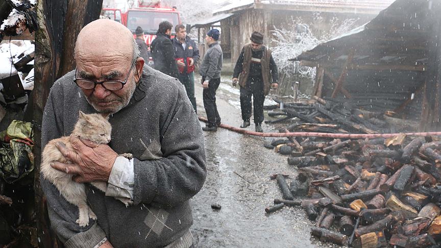 Evi yanan yaşlı adam için seferber oldular