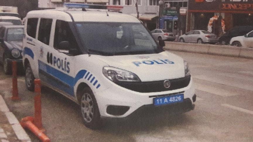 Polis aracına hatalı park cezası kesildi