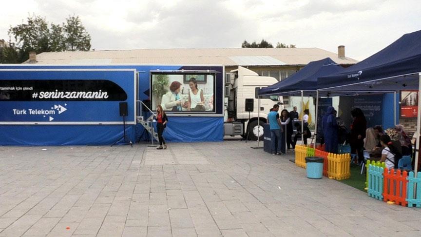 Teknoloji Seferberliği Projesi kapsamındaki gezici eğitim tırı Eladığ da