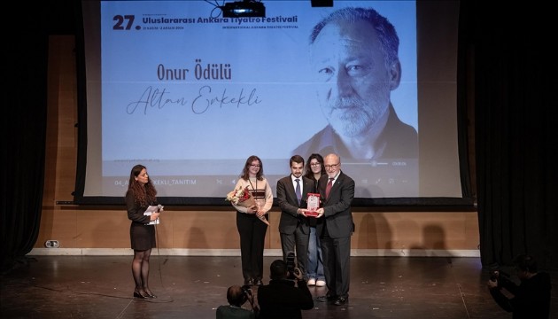 Oyuncu Altan Erkekli  Onur Ödülü'ne layık görüldü