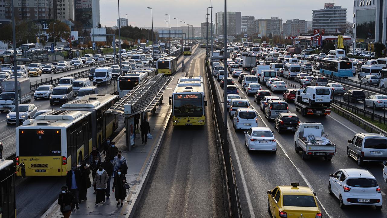 İstanbul da trafik durma noktasına geldi