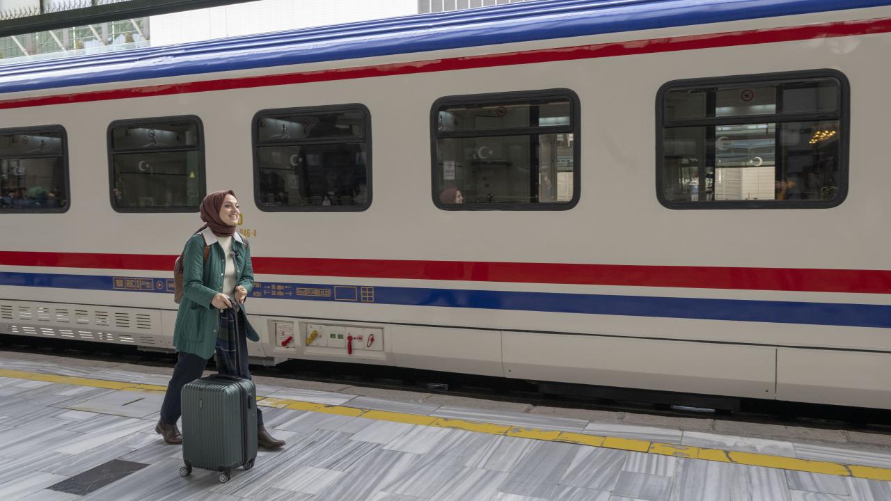 Türkiye nin yeni turistik treni sefere çıktı