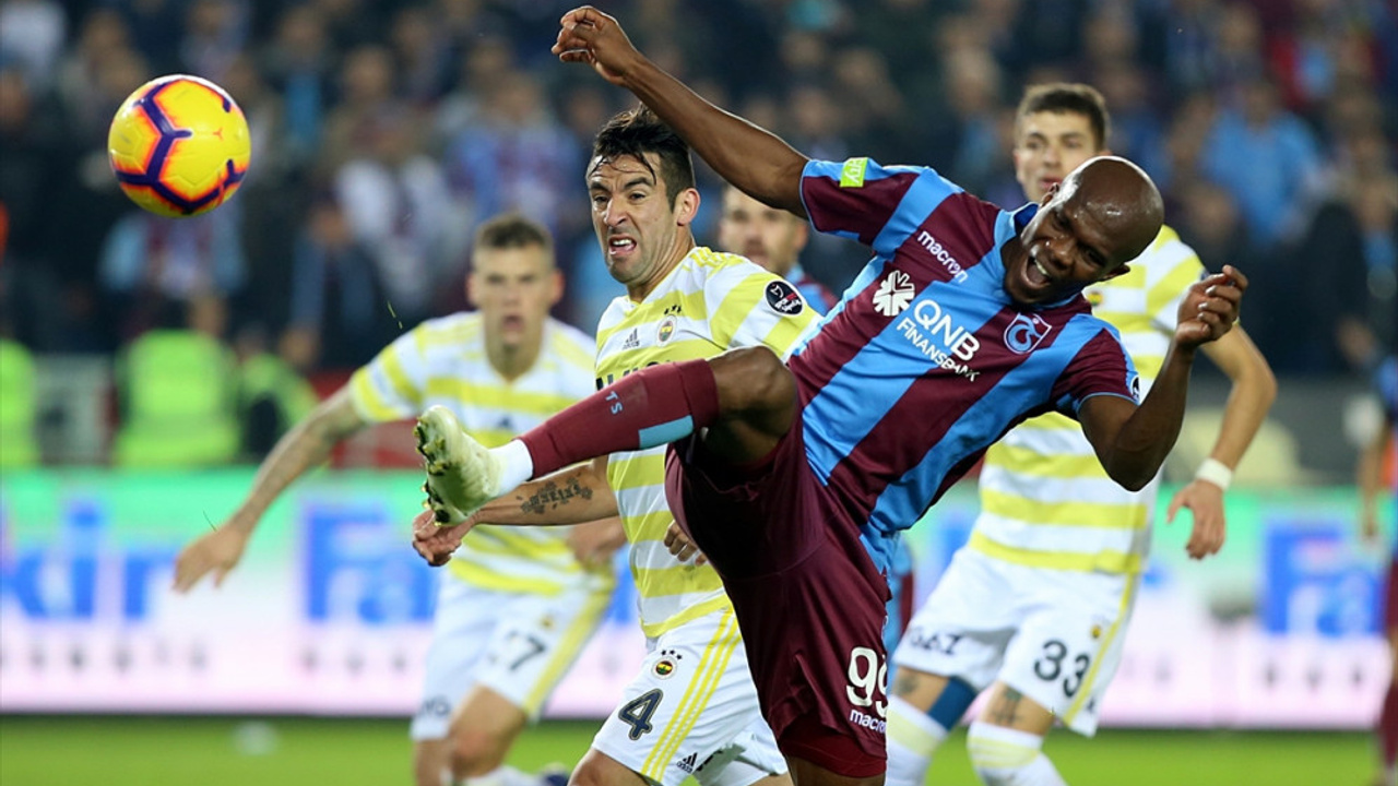 Süper Lig de derbi günü: Trabzonspor, Fenerbahçe yi ağırlıyor