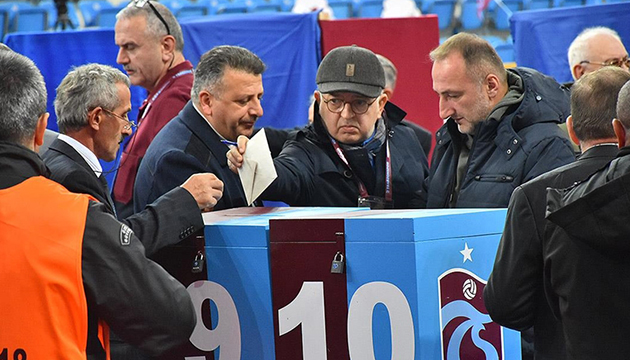 Trabzonspor da oy verme işlemi başladı