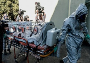 Uçakta Ebola şüphesi! Yolcu hastaneye kaldırıldı!