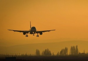 Alman uçağı zor anlar yaşadı!