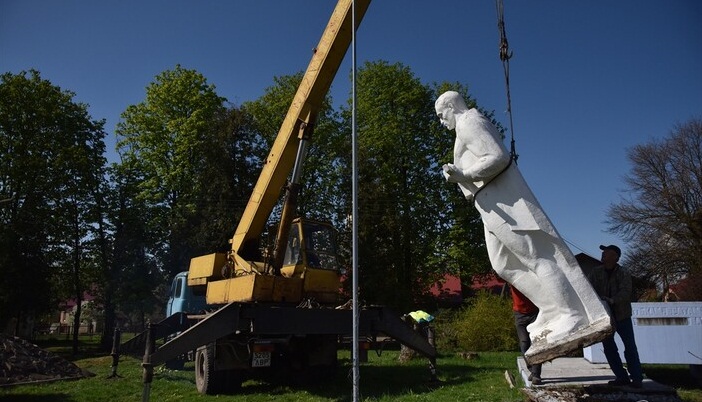 Ukrayna daki Sovyet anıtları tarihe karışıyor