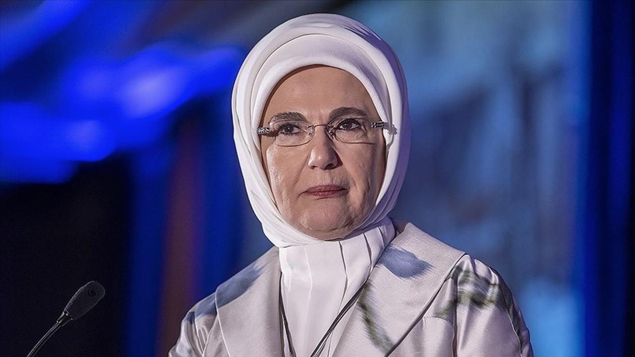 Emine Erdoğan: Toplumun yarısı sustuğunda tamamı eksik kalır