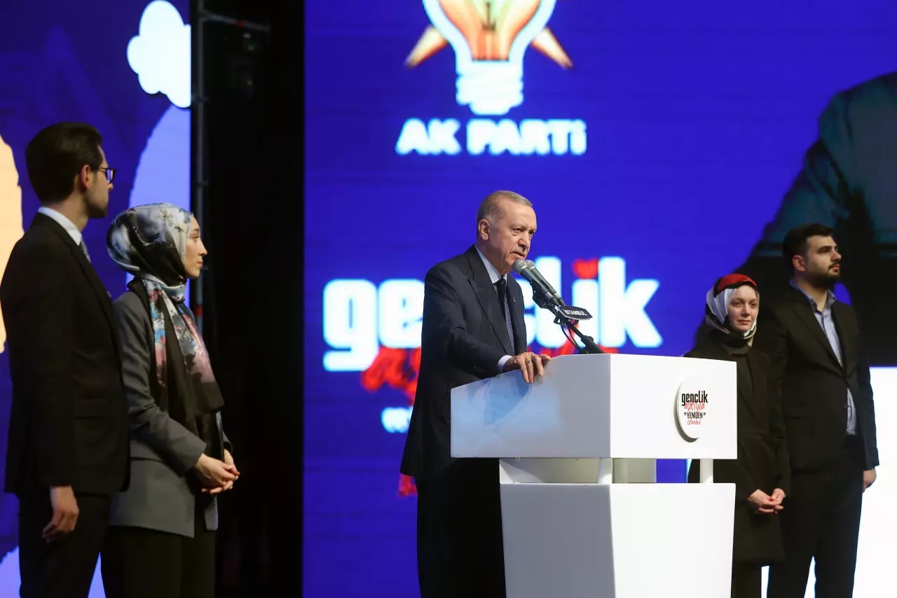 Erdoğan gençlerle buluştu: Bizimle aşık atamazlar