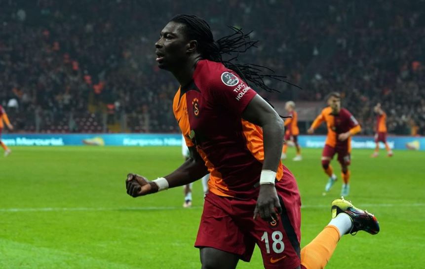 Galatasaray da Gomis sorunu tatlıya bağlandı