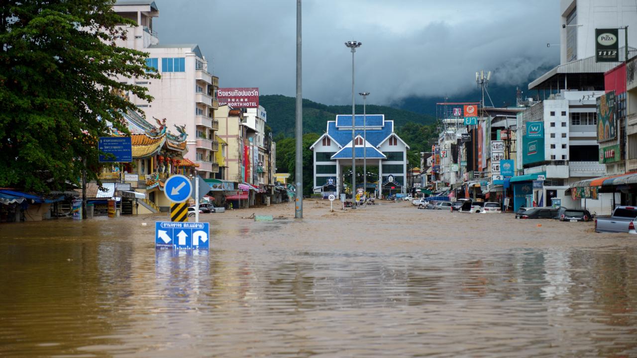 Vietnam, Yagi Tayfunu nun ardından Çin den barajlardaki suyu tutmasını istedi